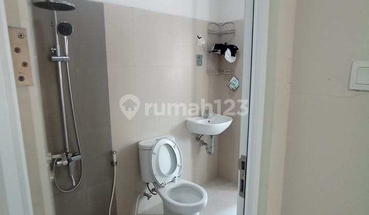 DIJUAL!! Rumah @Malibu Village Minimalis Furnished 2 Lantai 2