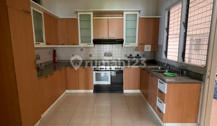 Rumah Besar dan Bagus Di Cilandak Siap Huni  6