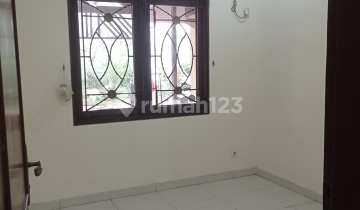 Disewakan Rumah Minimalis 1,5 Lantai di Sutera Kirana Alsut Disewakan Rumah Minimalis 1,5 Lantai di Sutera Kirana Alsut