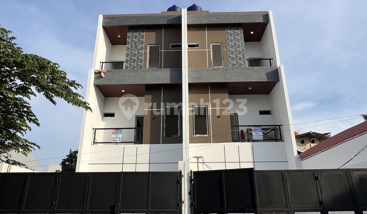 Rumah New Minimalis Modern 3 Lt di Meruya Siap Huni Akhir Thn ini