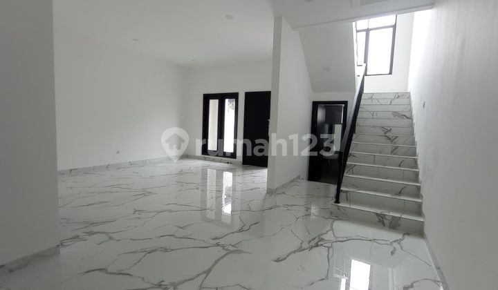 Rumah Modern Minimalis 2 Lt Siap Huni Thn Ini di Griya Loka Bsd