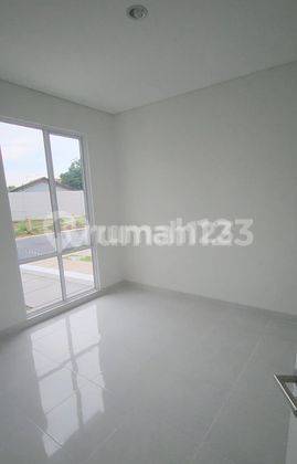 Rumah 1 Lt Mezzanine @Paramount Petals Curug Tangerang Siap Huni 2