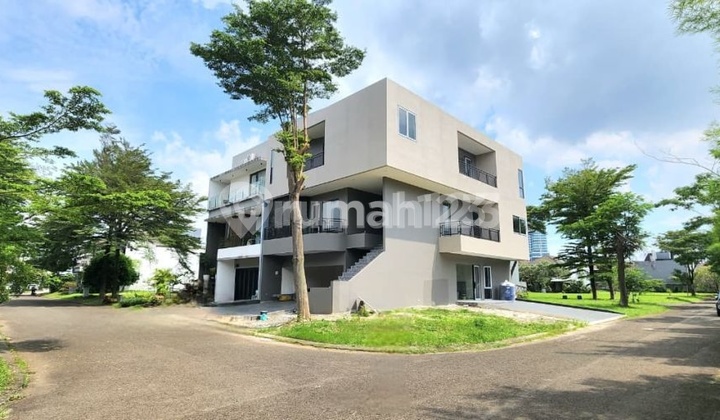 Rumah Baru dan Mewah Semi Furnished 3 Lt Sutera Palma Siap Huni Rumah Baru dan Mewah Semi Furnished 3 Lt Sutera Palma Siap Huni