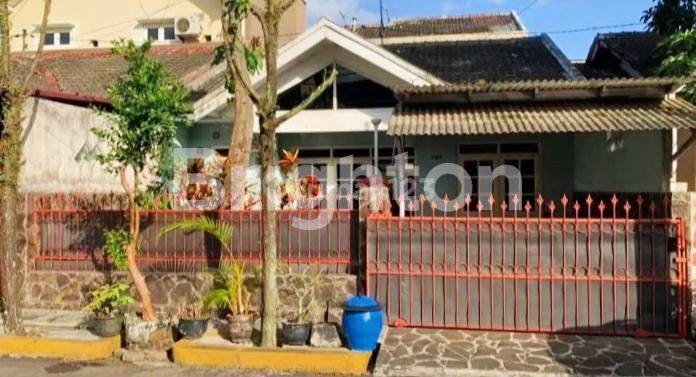 RUMAH BAGUS SIAP HUNI DI DEKAT JALAN RAYA & PETOKOAN DI SAWOJAJAR 1