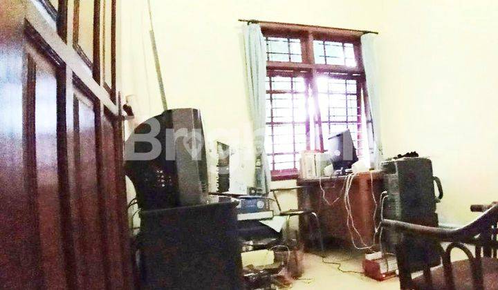 Gudang diatas tanah yg luas ada 2 unit Rumah di Singosari kota Malang . Row jalan 10 meter 2
