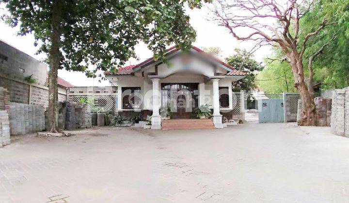 Gudang diatas tanah yg luas ada 2 unit Rumah di Singosari kota Malang . Row jalan 10 meter 1