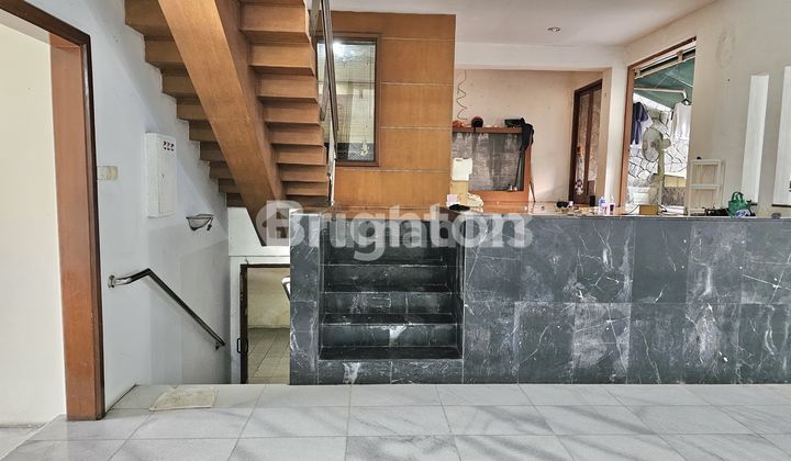 RUMAH MEWAH DILENGKAPI KOLAM RENANG DI BENDUNGAN HILIR 1