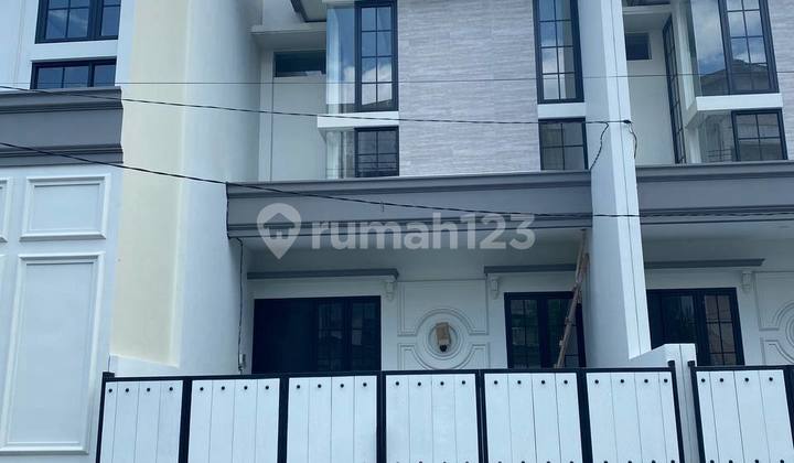 Rumah Baru Minimalis di Taman Pondok Indah 2 Lantai Tipe C Hoek