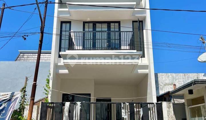 Rumah Baru American Style Rungkut Asri 2 Lt Semi Furnished Tipe D