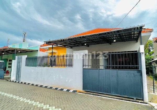 Rumah Jalan Manyar 1 Lantai Dekat Pusat Kota Bebas Banjir 1