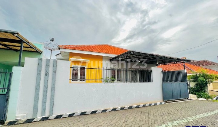 Rumah Jalan Manyar 1 Lantai Dekat Pusat Kota Bebas Banjir 3