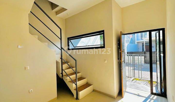 Rumah Baru Wonorejo Selatan 2 Lantai Facade Minimalis Elegan 2