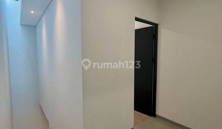 Rumah Baru Minimalis Dharmahusada Mas 2 Lt Ada Skylight di Tangga 2