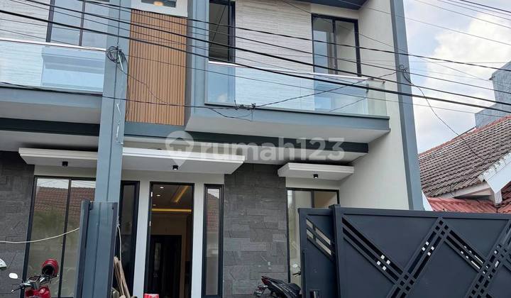Rumah Baru Modern Perum Manyar Tirtoyoso 2 Lantai Hadap Selatan