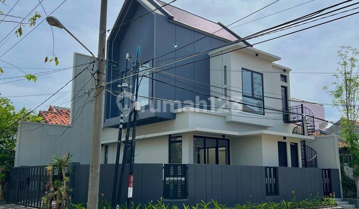 Rumah Baru di Babatan Pantai 2 Lantai Hoek Bonus Rooftop Garden
