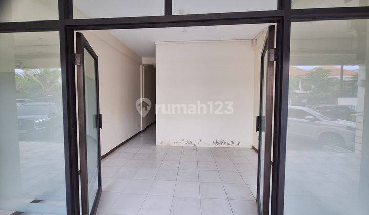 Ruko di LOOP Plaza Graha Family 3 Lantai Are Parkiran Luas 2