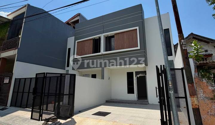 Rumah Baru Minimalis Mulyosari Utara Jalan Utama Living Room Lega Rumah Baru Minimalis Mulyosari Utara Jalan Utama Living Room Lega