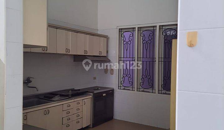 Rumah Raya Babatan Pantai 1,5 Lantai Grade A Semi Furnished 2