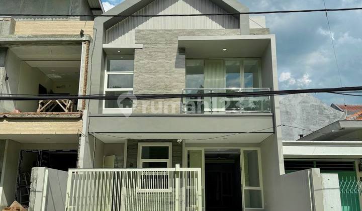 New Raya Manyar Tirtoyoso 2-Story House Located on Jalan Kembar