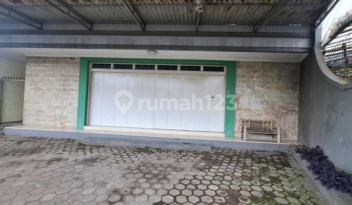 Tempat Usaha di Pusat Tanaman Hias Bandung