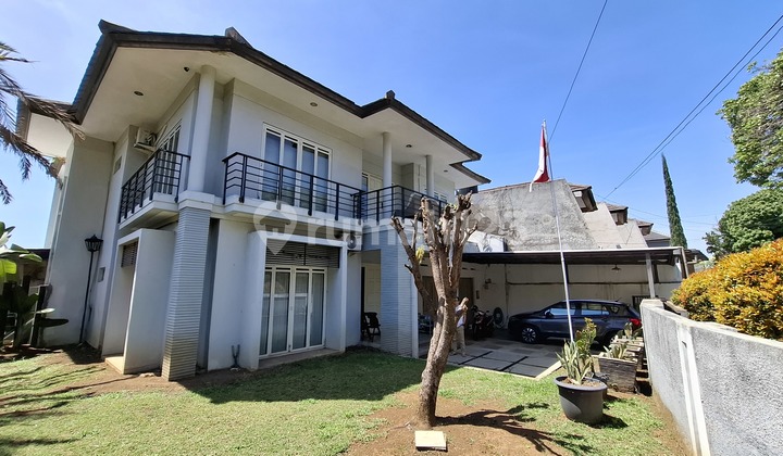 2-story semi-furnished house in the cool Geger Kalong Permai housing complex.