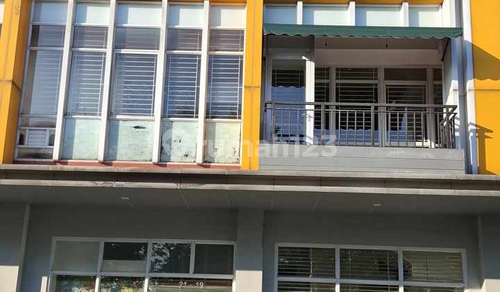 Two units of Ruko Rendeng, formerly Cafe Summarecon Bandung, ready for use.