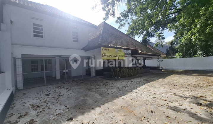 Old House near ITB & Boromeus Hospital suitable for Office.