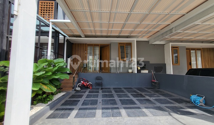 Two-story semi-furnished house in the cool area of Awiligar. 1