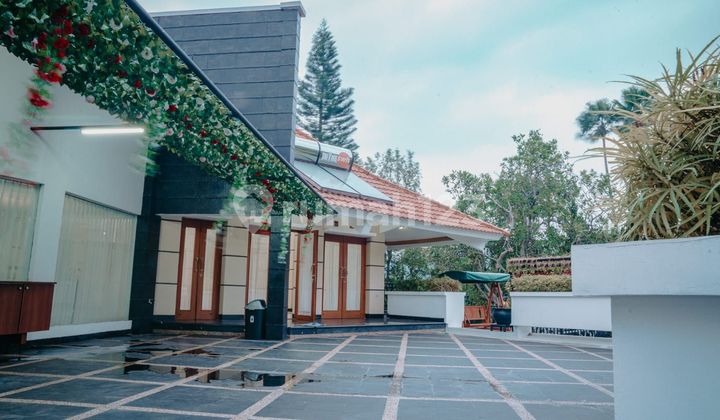 Beautiful modern Mansion with pool and garden in Dago Resort