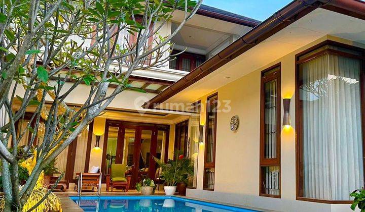 Rumah bagus dg pool di Geger Kalong 1