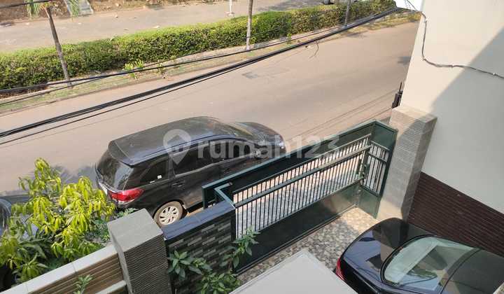 disewakan rumah taman semanan 2