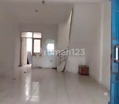 For Rent: Royal Shop House 4.5x18 2