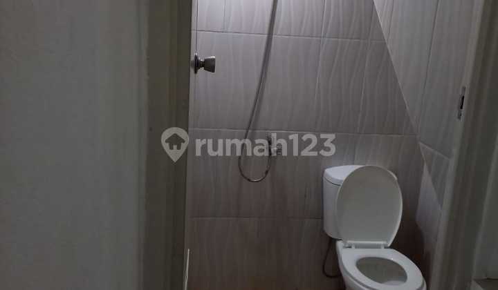 Rumah 2 Lantai Siap Huni Di Kramat Jati Dekat Pintu Tol