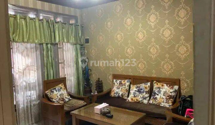 ruang tamu rumah siap huni di perum