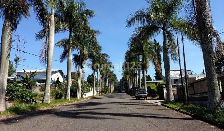 JARANG ADA! Villa Taman Luas Komplek Panorama Indah, Lembang 2