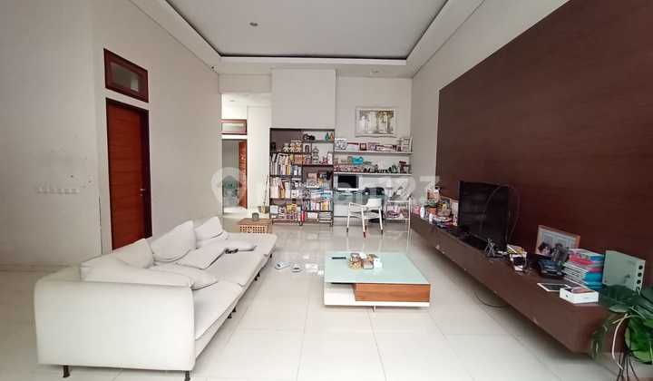 Modern Minimalist House in Riau Wing, Comfortable and Peaceful Environment.