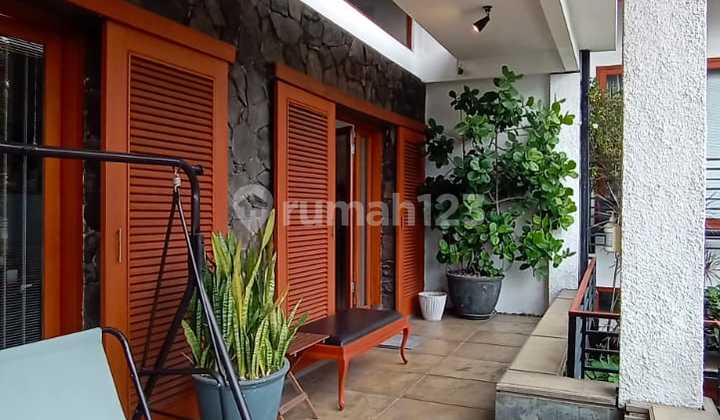 Rumah Lux Taman Luas Di Raya Resor Dago Pakar