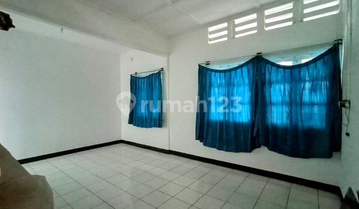 Central City House with Car Access, Suitable for Building a Boarding House in Pasirkaliki. 2