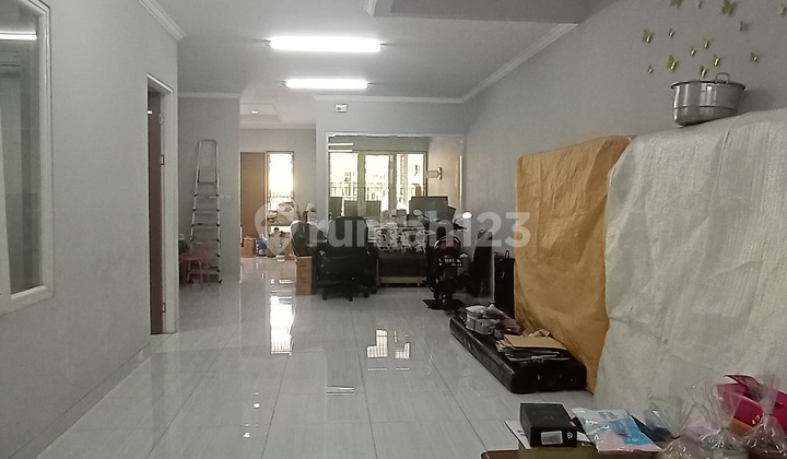 Modern Minimalist House 5 Bedrooms Wide Road Access Batununggal Complex 2
