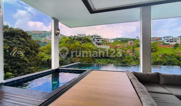 Unobstructed Spectacular View Villa in Dago Village Bandung