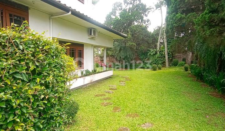 Rumah Luas Asri Ala Villa Ada Kolam Renang Gegerkalong Bandung