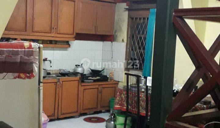 dapur rumah 2 lantai butuh renovasi