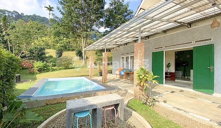 Villa in Cisarua Bogor Fully Furnished with Swimming Pool