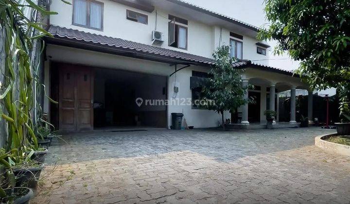 Rumah 2 Lantai Bagus SHM di Perumahan Jati Indah, Depok 1