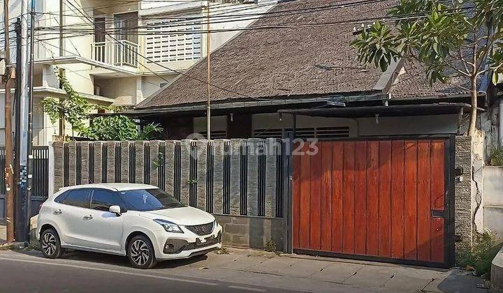 Rumah 2 Lantai Bagus SHM di Bendungan Hilir, Jakarta Pusat 1