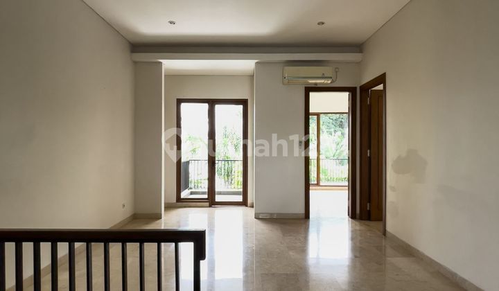 Rumah 2 Lantai SHM Bagus di Jl. Bungur