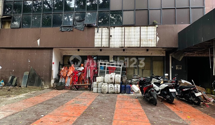 Ruko Butuh Renovasi luas tanah 1172 m2 Kemang, Jakarta Selatan