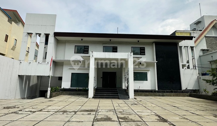 Office Space Requires Minimal Renovation 1849 m2 HGB Wijaya, South Jakarta