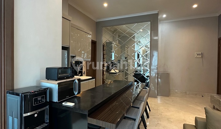 ruang makan apartment 1 br bagus furnished