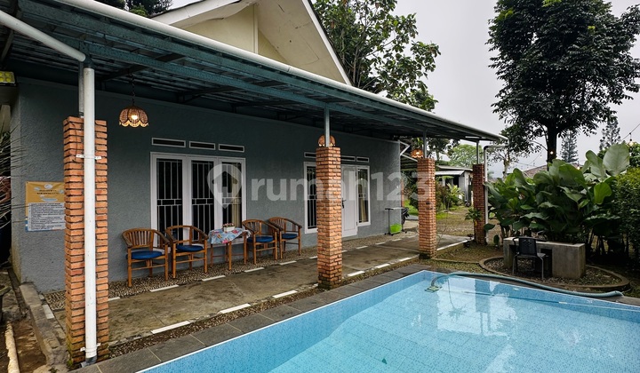 Vila di Cisarua Bogor Full Furnished dengan Swimming Pool